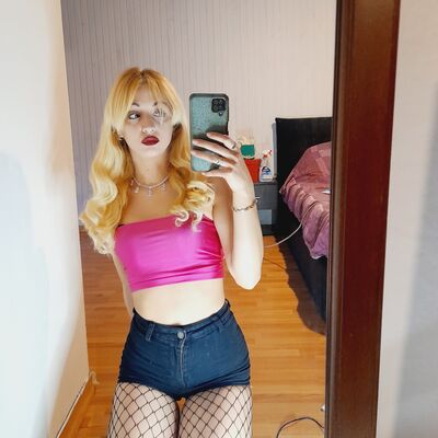 59c275e4-bca4-4073-b298-607f045da551's hot photo – thumbnail
