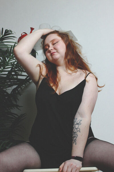 RozyRed's hot photo – thumbnail