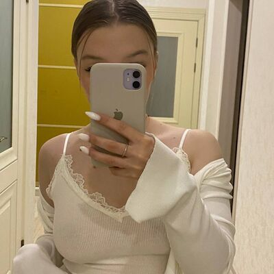 b4ec2b70-8d49-496a-aedd-91e3130a2830's hot photo – thumbnail