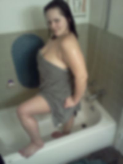 emahlyia's hot photo – thumbnail